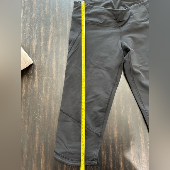 Black Lululemon crops - Picture 6 of 6